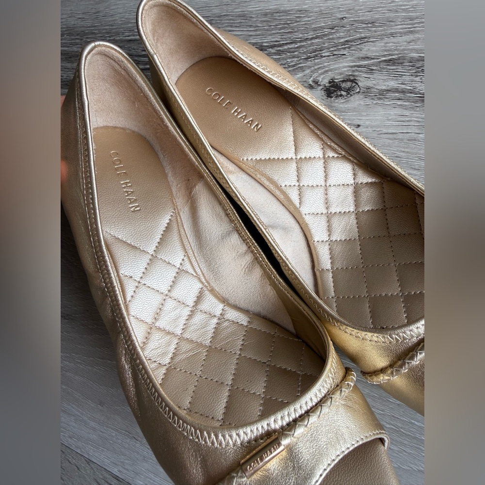 Cole Haan Gold Peep Toe Flats/Wedge Heels, Size 5.5 - Picture 12 of 17